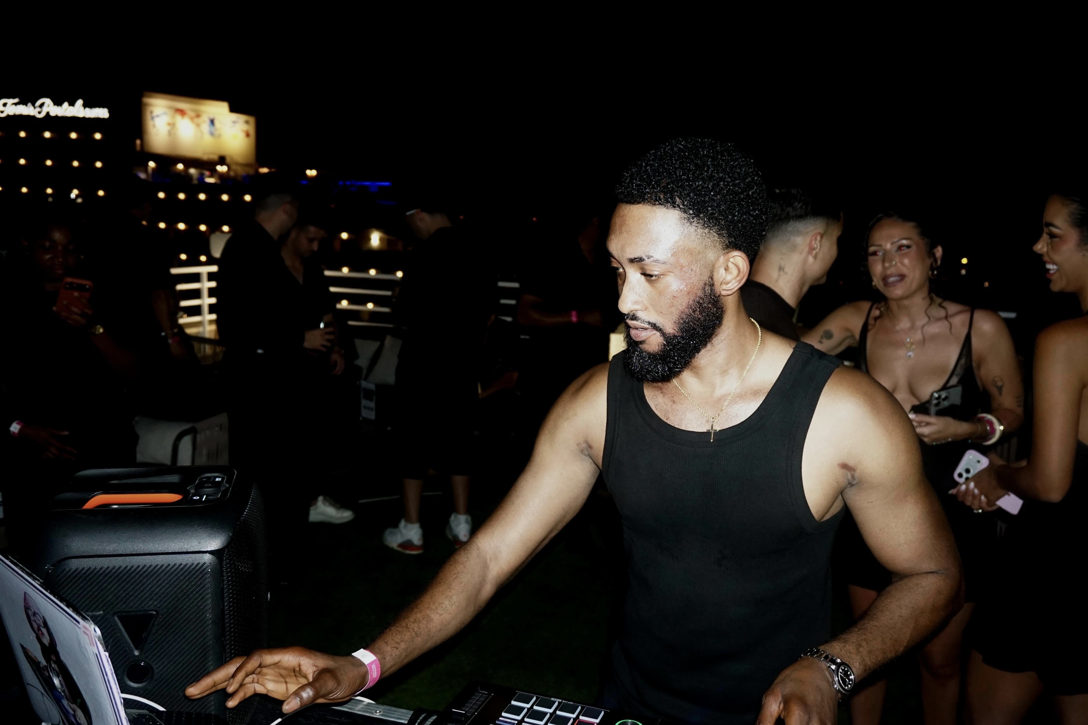 Nightclub Set — Black tank top performance